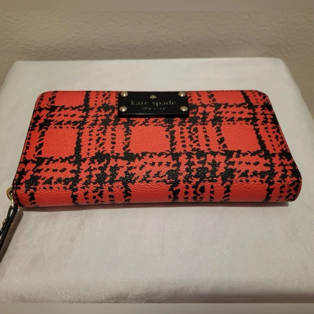 Kate Spade - Picture 1 of 7